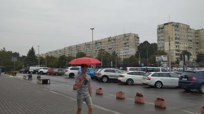 У Львові через дощ виникли затори (ВІДЕО)