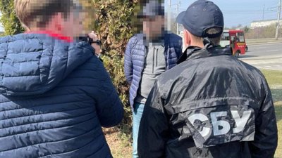 У Львові під час одержання хабара затримали чиновника (ФОТО)