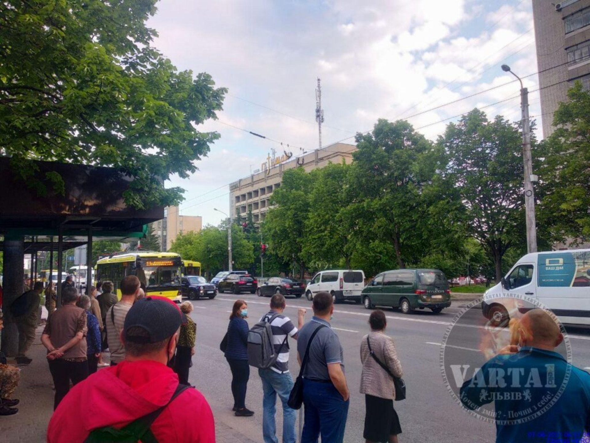 У Львові на Володимира Великого обірвалась тролейбусна лінія, фото Варта-1