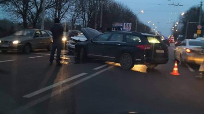 У Львові на Стрийській зіткнулись автомобілі (ФОТО)