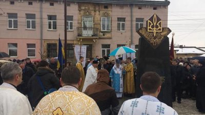 На Львівщині відкрили пам’ятний знак 33-м мешканцям Знесіння