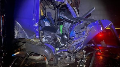 На Львівщині не розминулись дві вантажівки (ФОТО)