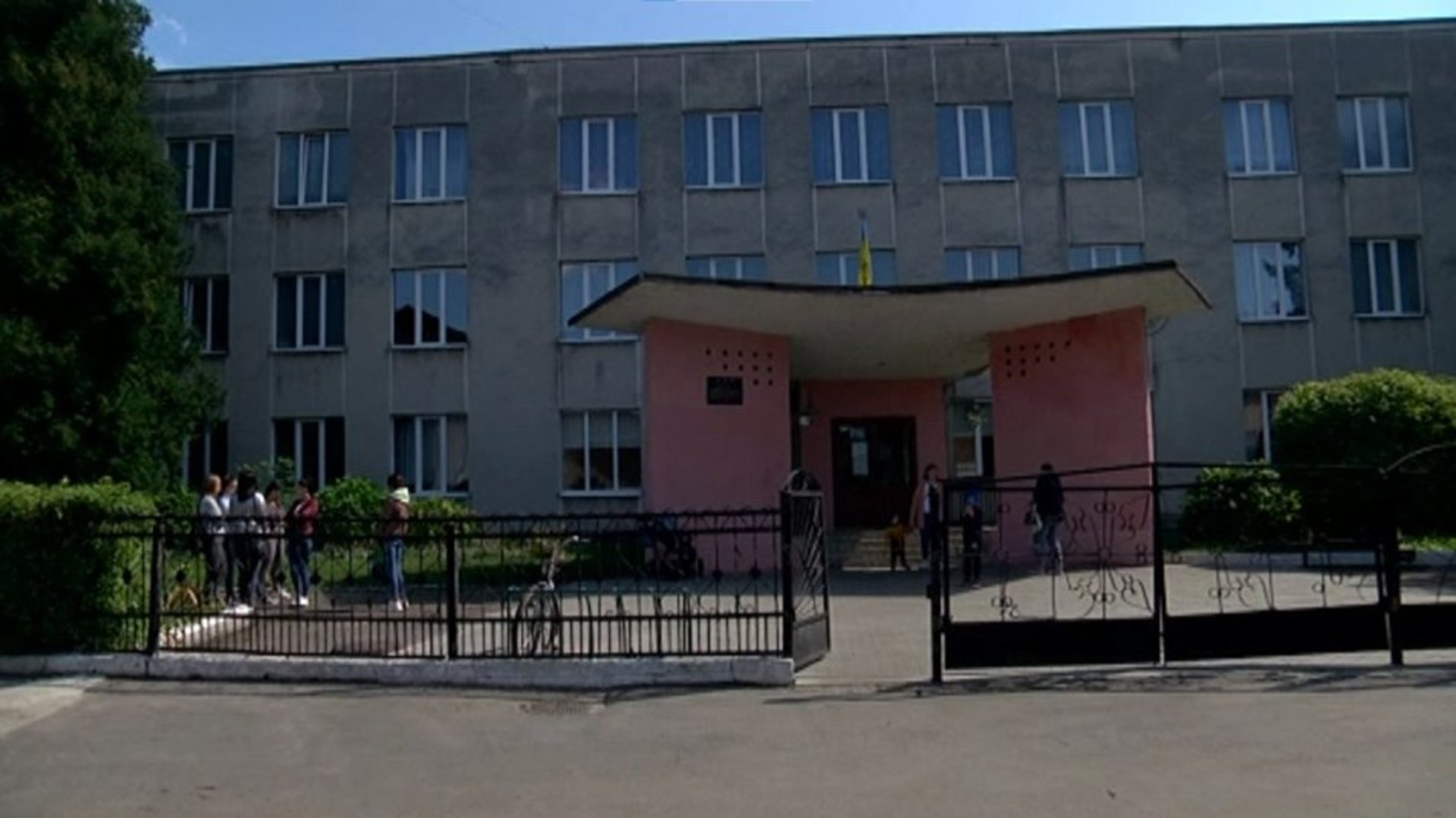 На Львівщині частина шкільних туалетів – без дверей