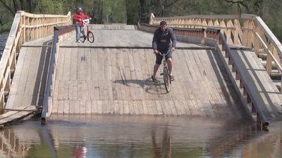 Під Новгородом-Сіверським затопило наплавні мости (ВІДЕО)