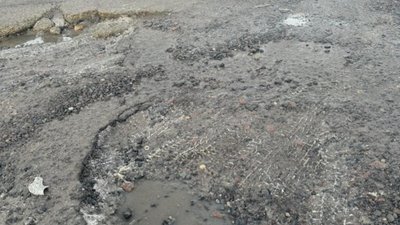 Садового просять полатати ями у Львові (ФОТО)