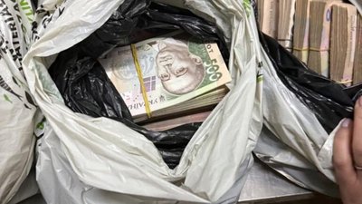 На кордоні з Польщею вилучили велику суму готівки