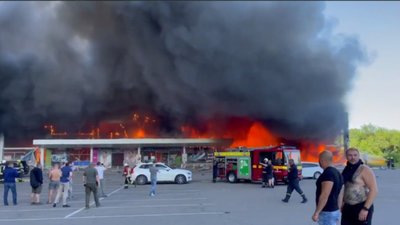 Зеленський оприлюднив відео удару у ТРЦ Кременчука