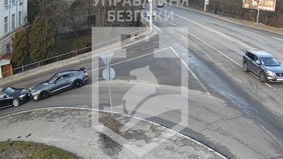 У Львові водій не вписався у поворот (ВІДЕО)