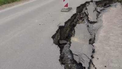 На Львівщині обвалилась дорога (ФОТО)