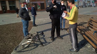 У Дрогобичі десятки добровольців патрулюють місто, виявляючи порушників карантину (ФОТОРЕПОРТАЖ)