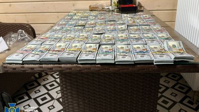 СБУ затримала двох очільників ТЦК на Київщині та їхнього спільника, які «заробили» на ухилянтах понад 1 млн доларів