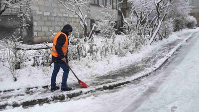 В Україні очікується сніг та поривчастий вітер