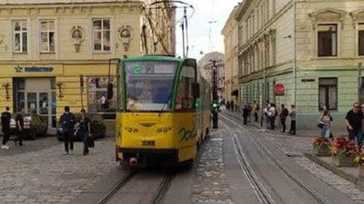 У Львові трамвай наїхав на болард (ВІДЕО)