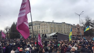 Тисячі людей слухають Порошенка у Стрию (ВІДЕО)