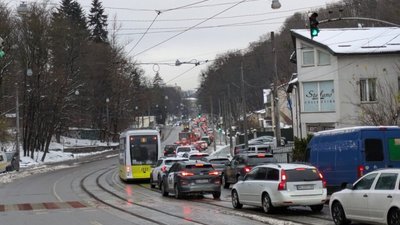 У Львові змушують водіїв простоювати у штучних заторах