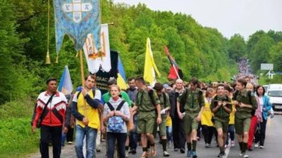 Зі Львова вирушила багатолюдна піша проща до Унівської Лаври