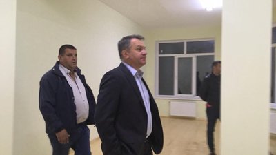 Львівський губернатор вночі пішов до школи (ФОТО)
