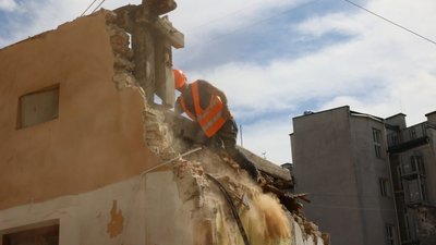 У центрі Львова почали розбирати завали (ФОТО, ВІДЕО)