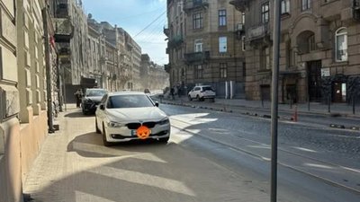 У Львові на Франка хочуть встановити улюблені стовпчики Садового