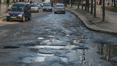 Омелян розповів, скільки доріг передали на обласний рівень