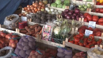 На ринках з’явилася українська молода картопля по 100 грн за кг (ВІДЕО)