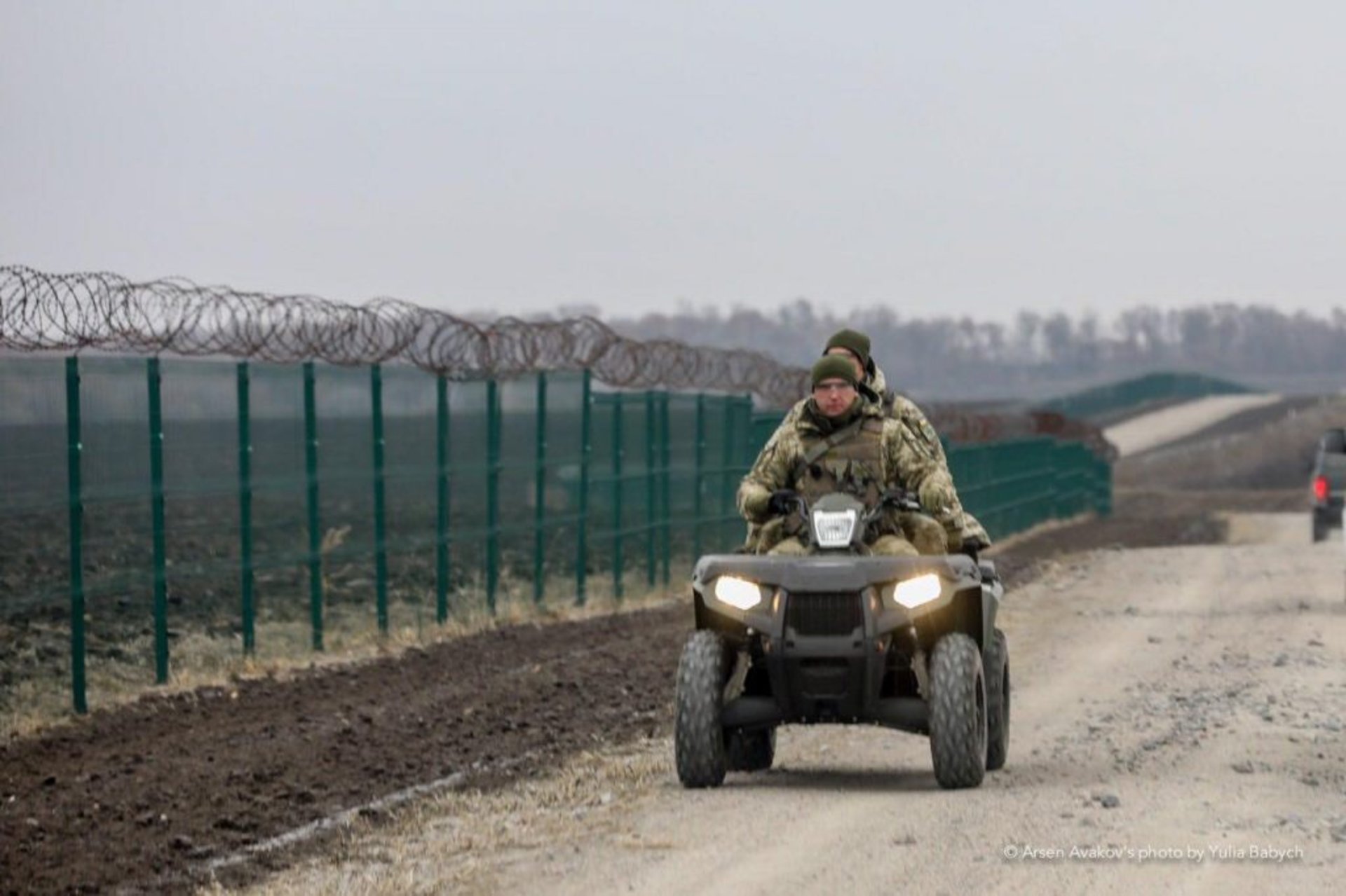 Як сьогодні виглядає кордон із агресором? Аваков і Яценюк оглянули хід робіт на Харківщині