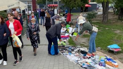 У Львові біля АС-2 працює стихійний ринок (ФОТО)