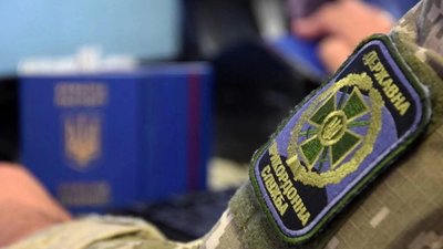 На кордоні з Польщею виникли святкові черги