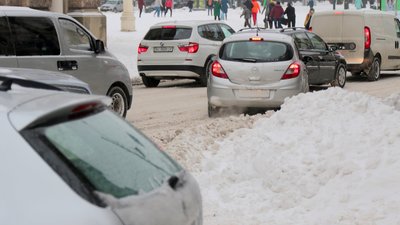 Сніговий колапс у Львові 8 лютого (ФОТОРЕПОРТАЖ, ВІДЕО)