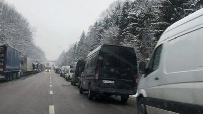 На пунктах пропуску з Польщею у Львівській області утворилися черги з вантажівок