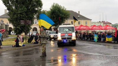Жовківщина на колінах зустріла свого полеглого Героя (ФОТО)