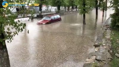 На Великдень Львівщину підтопило, а трасу з Тернополя до Львова засипало снігом (ВІДЕО)