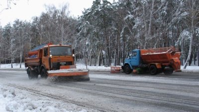 На автошляхах Львівщини працює 132 одиниці снігозбиральної техніки