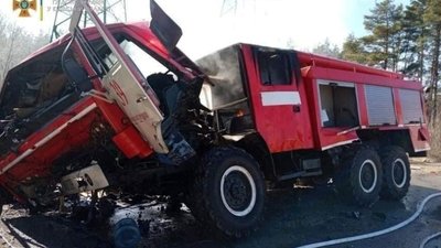 На Київщині на вибуховому пристрої підірвалося пожежне авто з особовим складом (ФОТО)