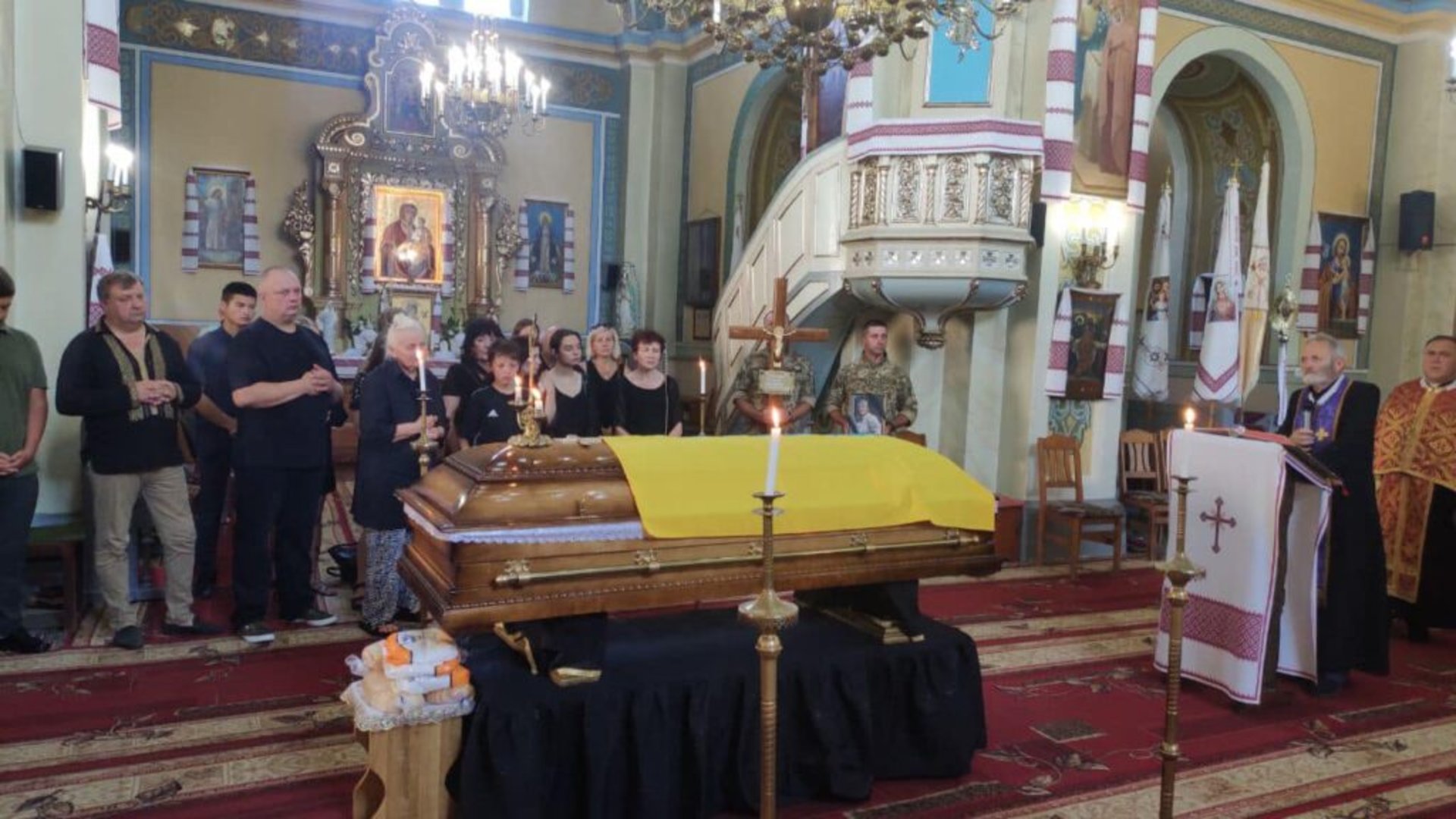 У Стрию провели в останню путь відомого депутата та волонтера