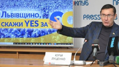 Стало відомо, скільки "беруть" чиновники Садового