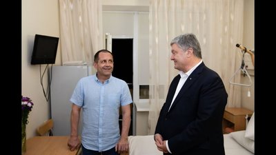 Україна боролася, бореться і буде боротися за кожного українця, який залишився в застінках Кремля - Порошенко