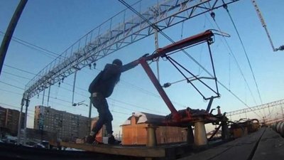 Трагічне селфі:  на залізничній станції Красне юнака уразило електрострумом