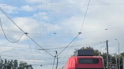 У Львові у трамваю обірвало пантограф