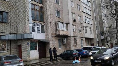 У Львові із 9-го поверху випала людина (ФОТО)