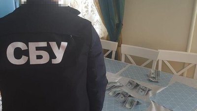 На хабарі затримано інспектора Львівської митниці
