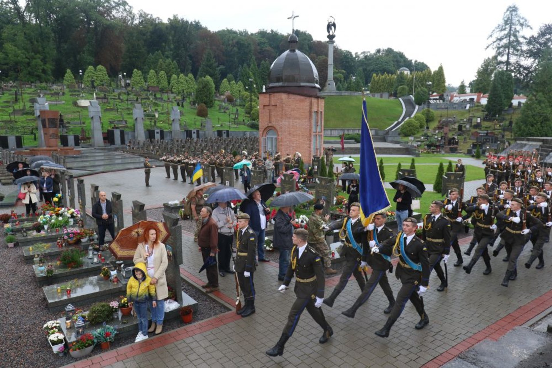 На Личаківському цвинтарі вшанували пам’ять новітніх Героїв, фото ЛМР