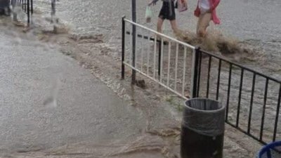 У Львові знову затопило вулицю Сахарова (ФОТО, ВІДЕО)