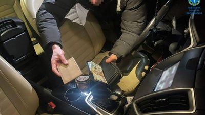 На Львівщині викрили схему регулярного отримання хабарів