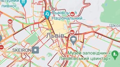У Львові зупинився рух транспорту