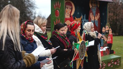У Львові освятили шопку, яка помандрує до українських воїнів (ФОТО)