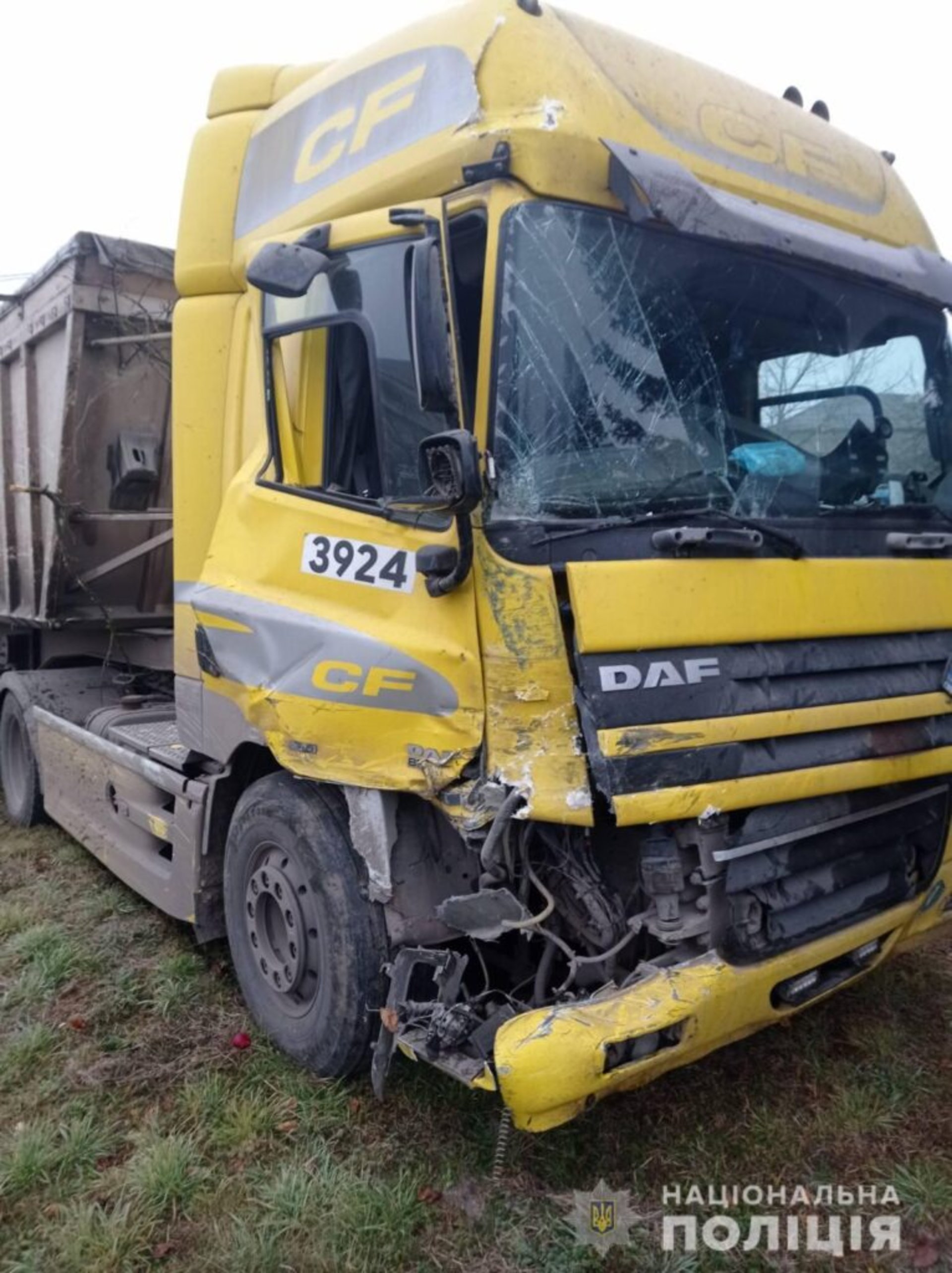 На Львівщині шкільний автобус влетів у вантажівку