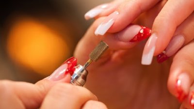 У Львові працівницю студії манікюру госпіталізували з підозрою на коронавірус