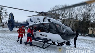 На Львівщині гелікоптер доставив до обласного центру чотирьох пацієнтів у критичному стані (ФОТО)