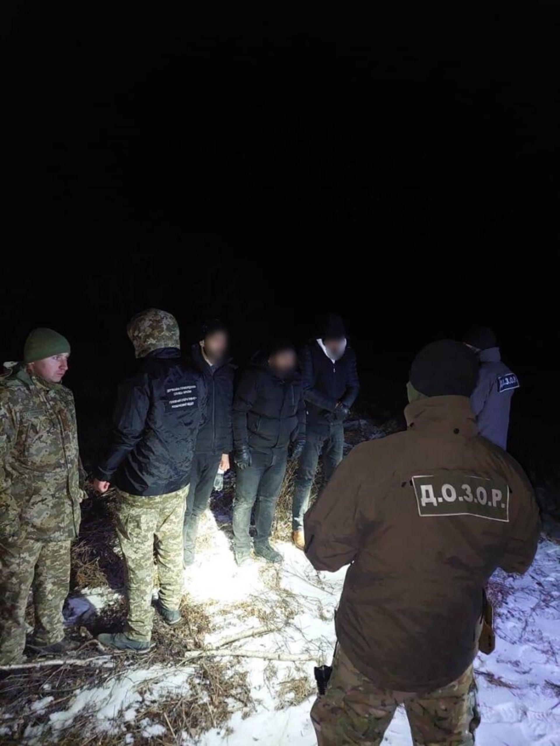 На Львівщині біля залізничної станції затримали громадян Туреччини